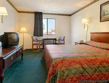 Super 8 By Wyndham Rock Port Mo Hotel Szoba fotó